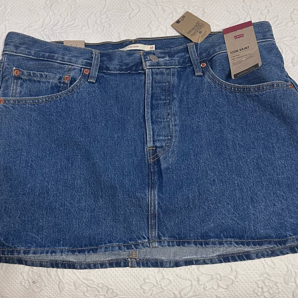NWT Levi’s ICON Blue Denim Skirt size 35